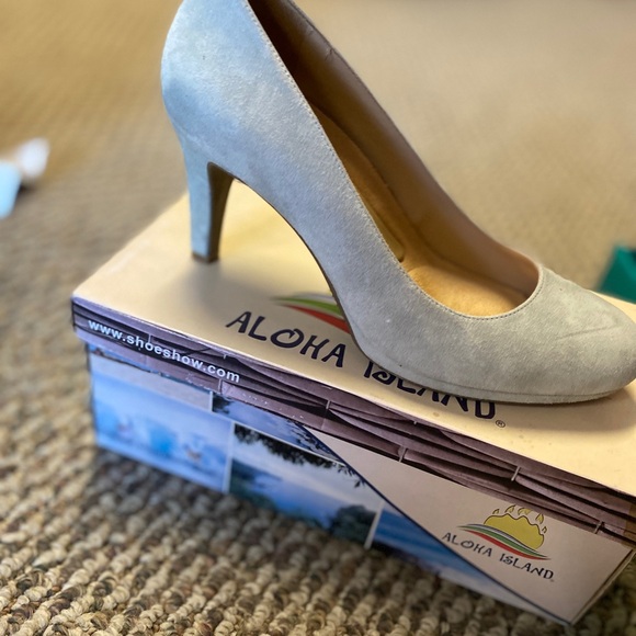 Shoes - Picture 2 of 6